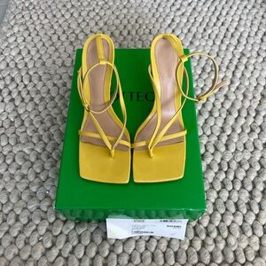 Authentic Bottega Veneta Strap Leather Sandal Heel in Buttercup Yellow Size 38
